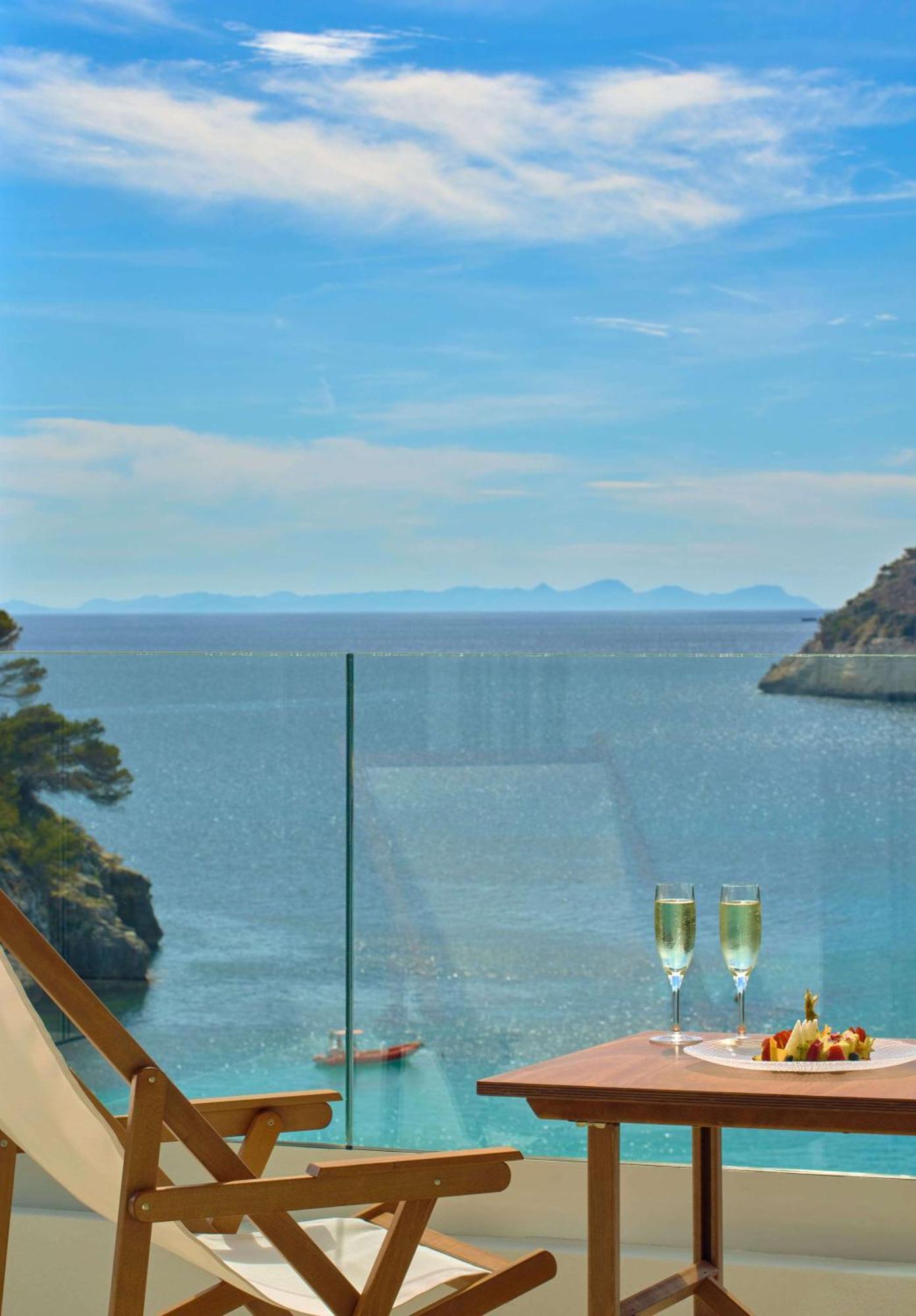 מלון קאלה גלדנה Melia Cala Galdana מראה חיצוני תמונה View of the Gulf of Naples from the Hotel